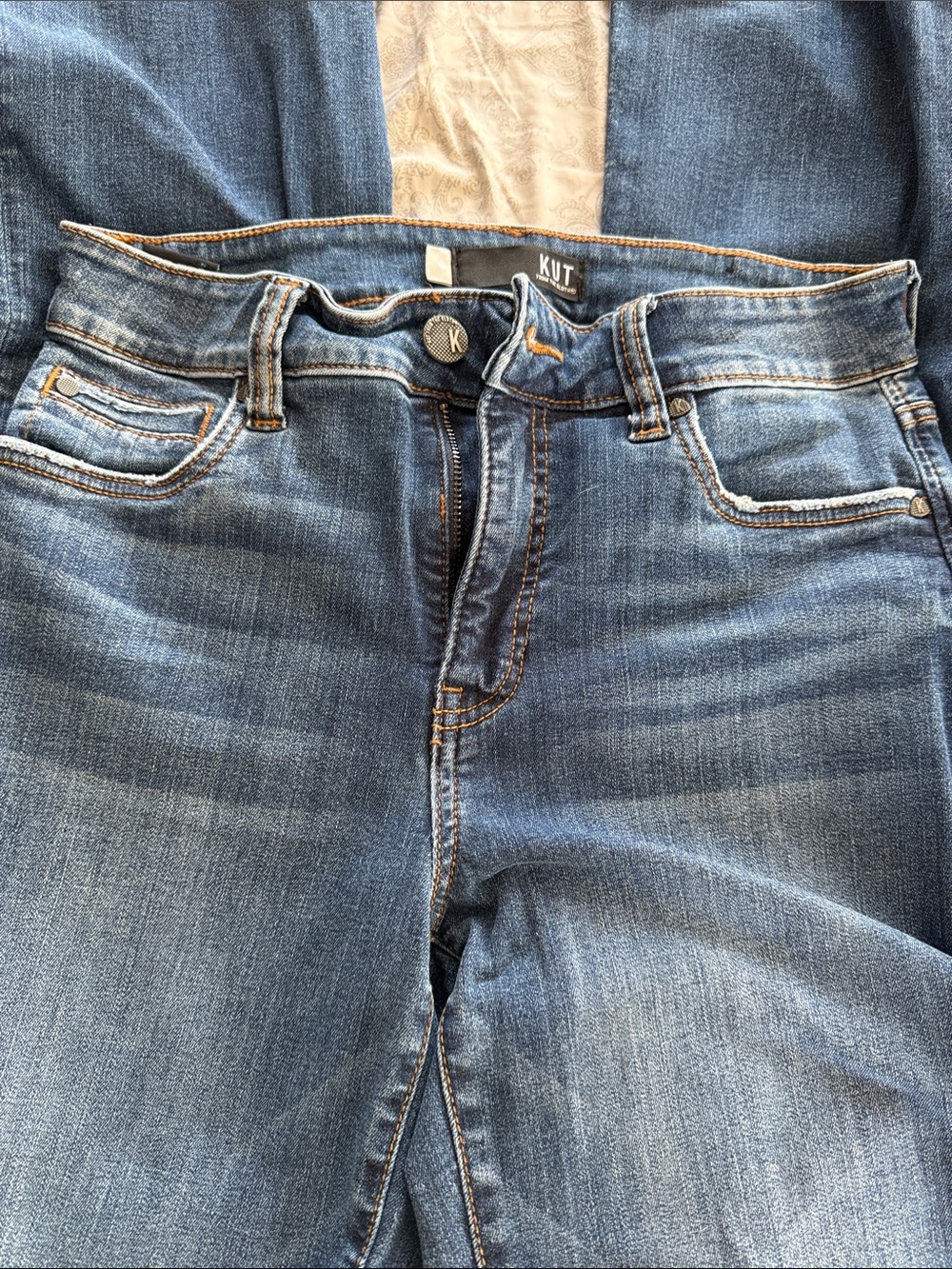 Kut from the Kloth Classic High-Rise Jeans in Medium Blue